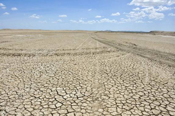 Trilhas de carro cortam o deserto de La Guajira, no extremo norte da Colômbia e da América do Sul